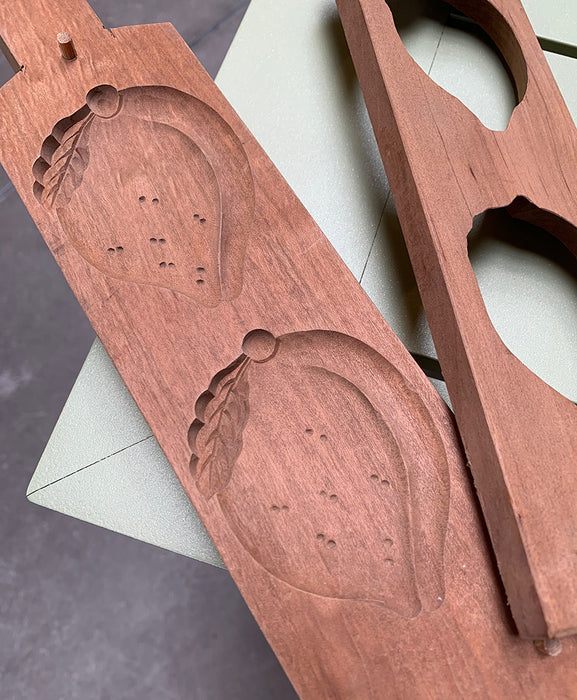 Unique: Vintage Kashigata Stonefruit Mold